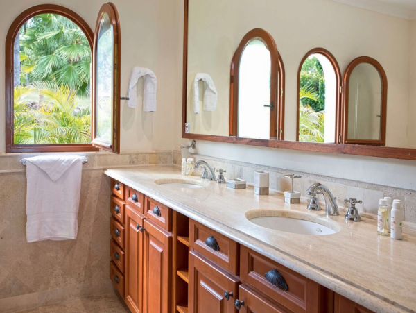 Bay Beachfront Luxury Six Bedroom Home in Saint Martin